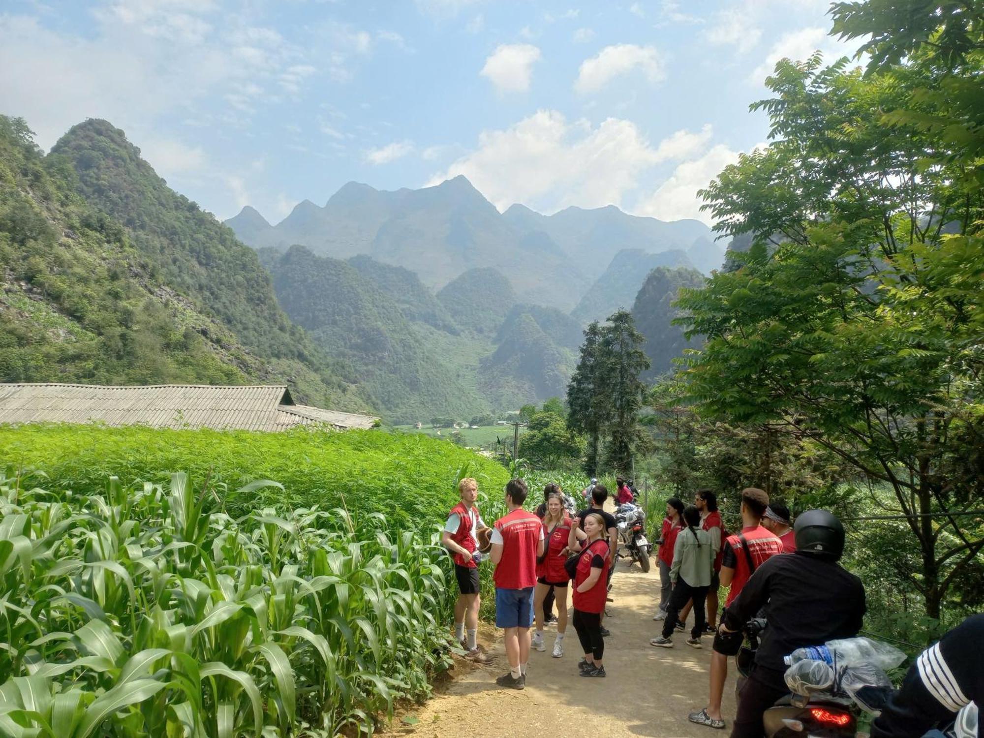 Lotus Premium Lodge - Lotus Group Tours Ha Giang Exterior photo